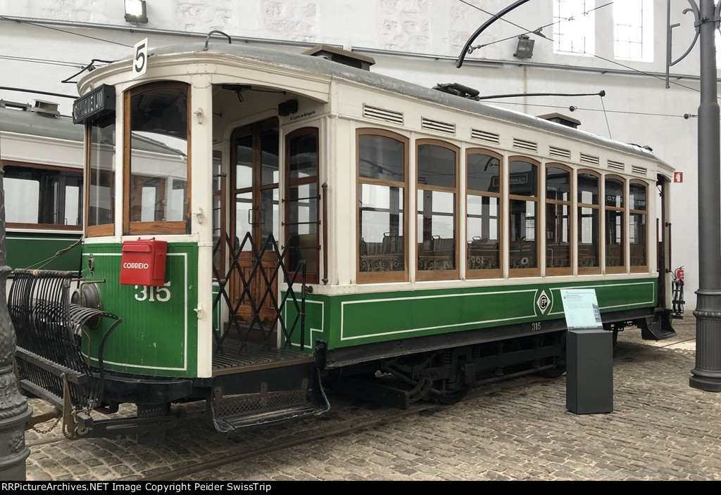 Historic streetcars in Porto